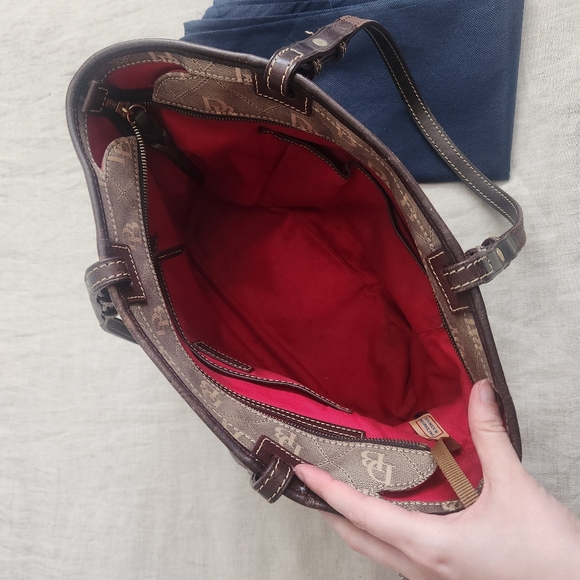 Dooney & Bourke Signature Quilt Medium Tote in Taupe/Brown - Picture 7 of 11